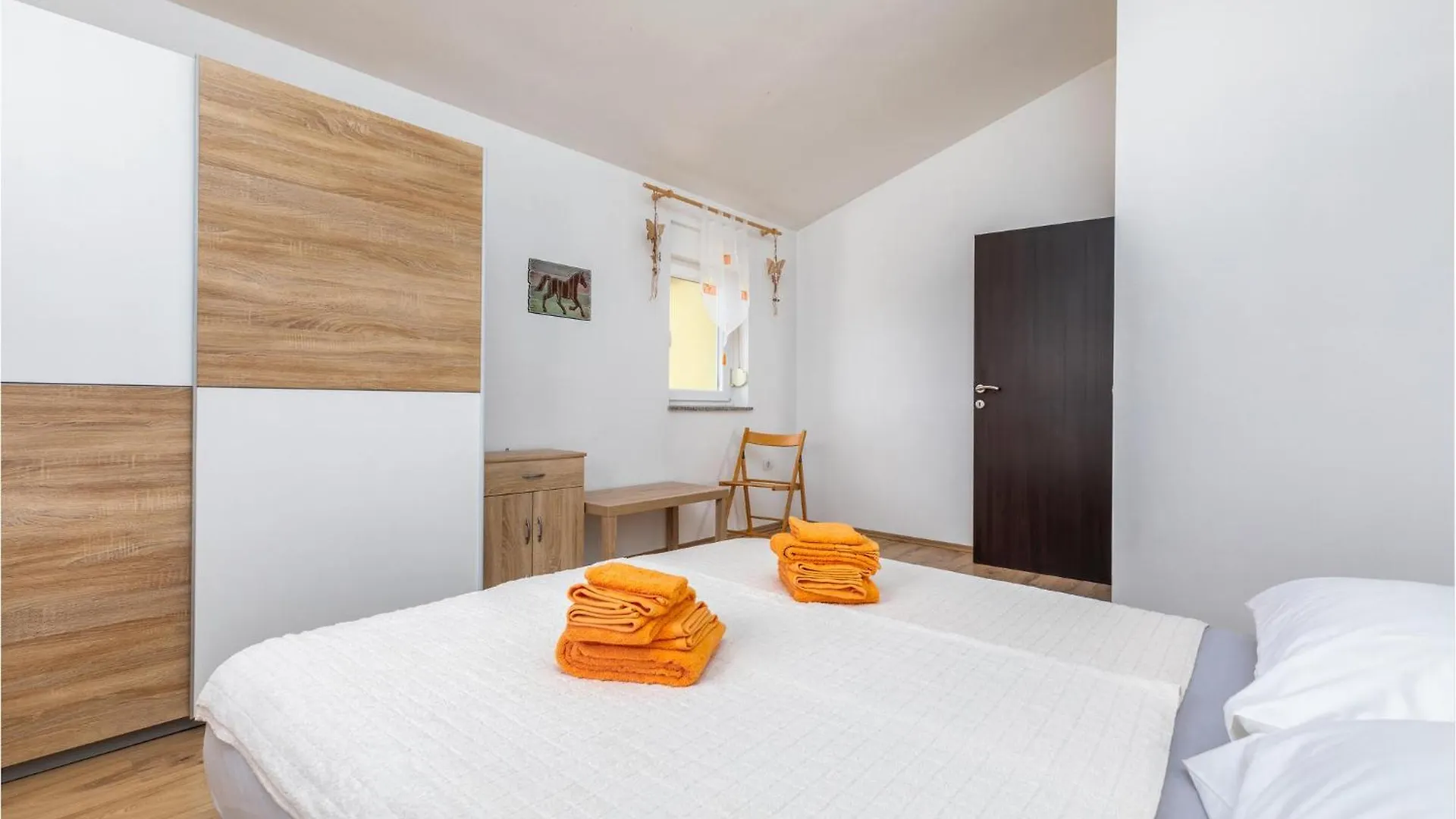 Amazing Home In Valbandon With Wifi Fondole